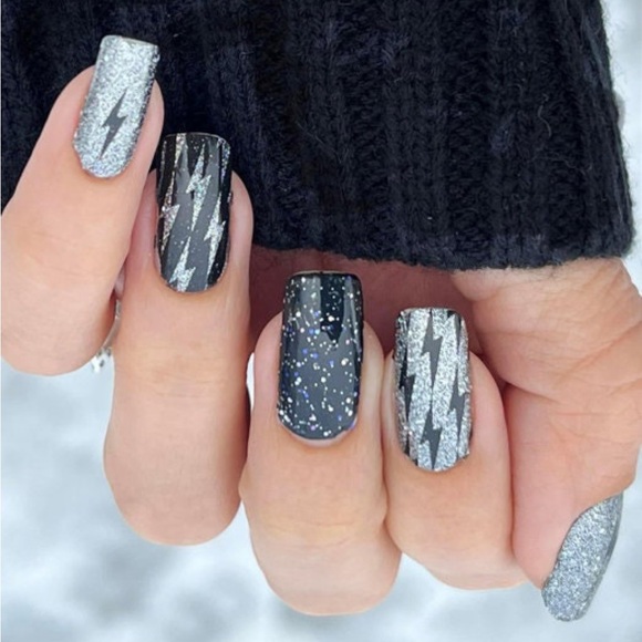 *Exclusive* Color Street: When Lightening Strikes | Silver Black Glitter Rock - Picture 10 of 13
